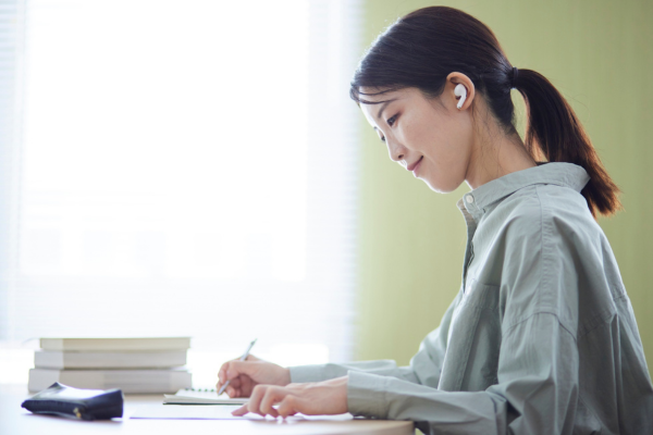 Có nên nghe nhạc khi học bài? Lựa chọn nhạc như thế nào để tập trung và nhớ lâu hơn? Có nên nghe nhạc khi học bài? Lựa chọn nhạc như thế nào để tập trung và nhớ lâu hơn?