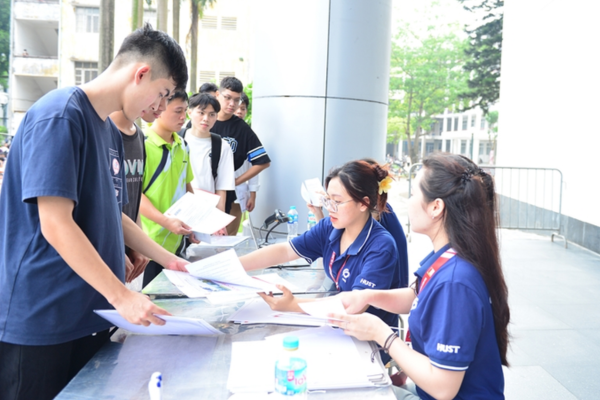 Điểm chuẩn Đại học Bách Khoa Hà Nội 2025: Cao nhất ở nhóm ngành AI và Khoa học dữ liệu Điểm chuẩn Đại học Bách Khoa Hà Nội 2025: Cao nhất ở nhóm ngành AI và Khoa học dữ liệu