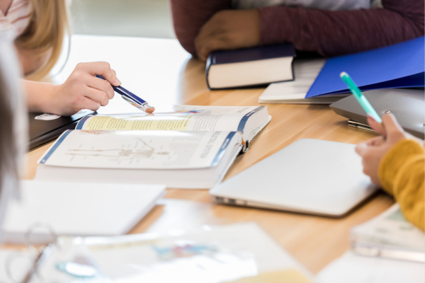 Chọn học nhóm hay học một mình: cách nào hiệu quả hơn? Chọn học nhóm hay học một mình: cách nào hiệu quả hơn?